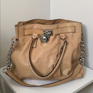 Michael Kors Hamilton tan Purse (selling ASAP)